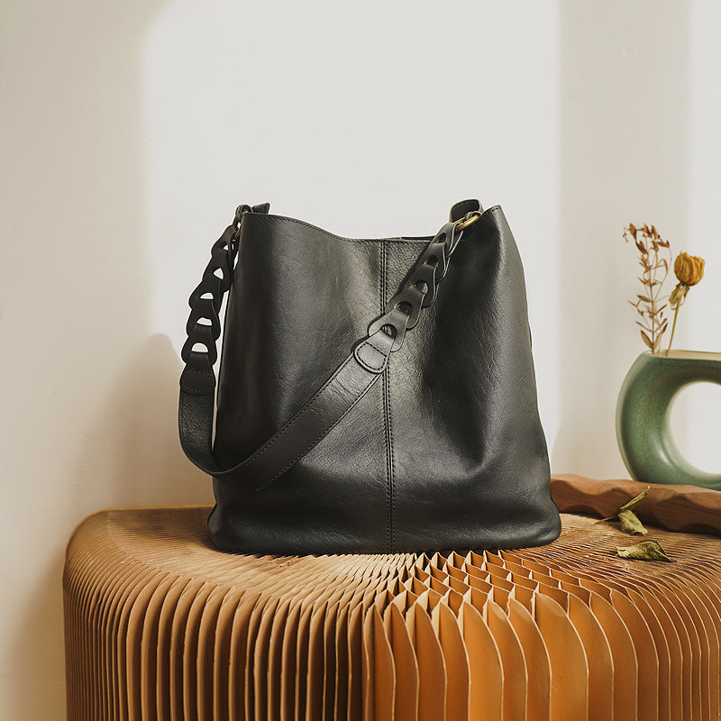 Plant-Tanned First Layer Cowhide Leather Handbag - Large Capacity Women's Bag with Versatile Carrying Options
