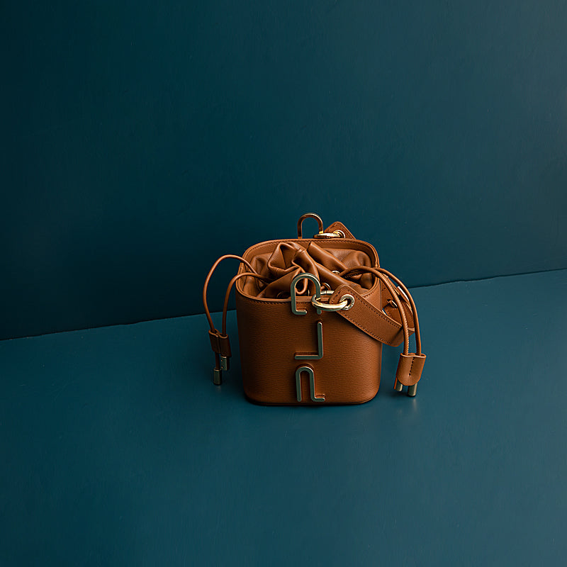 Cowhide Leather Bucket Bag - European American Fashion Handbag with Zipper Closure