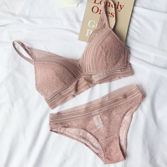 Women's Lace Bra - Thin Molded Cup with Rear Buckle Closure