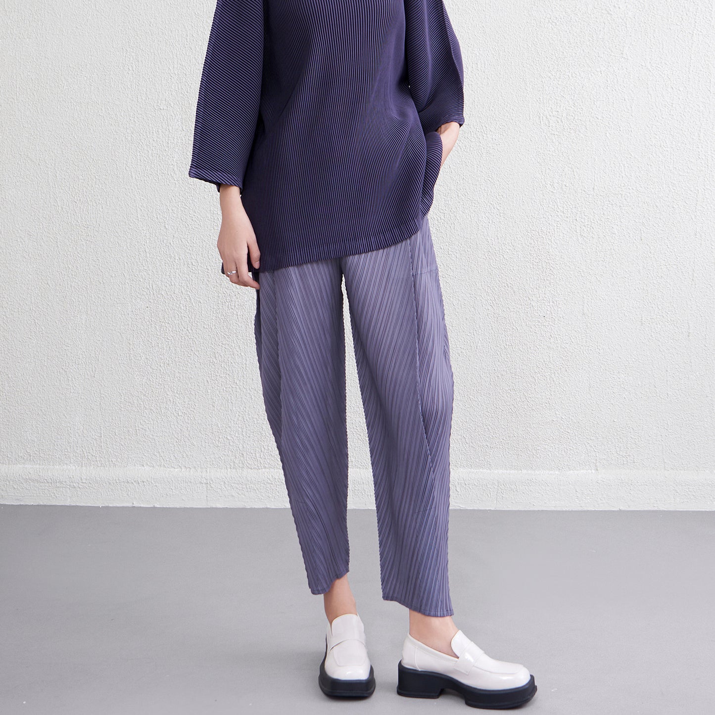 High-Waist Pleated Cropped Pants - Slimming Skinny Trousers