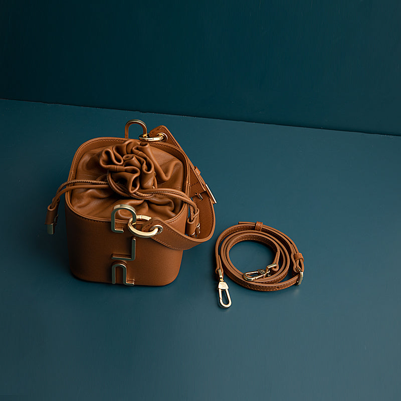 Cowhide Leather Bucket Bag - European American Fashion Handbag with Zipper Closure