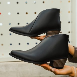 Women's Pointed Toe Ankle Boots - Chunky Heel Boots with Back Zipper