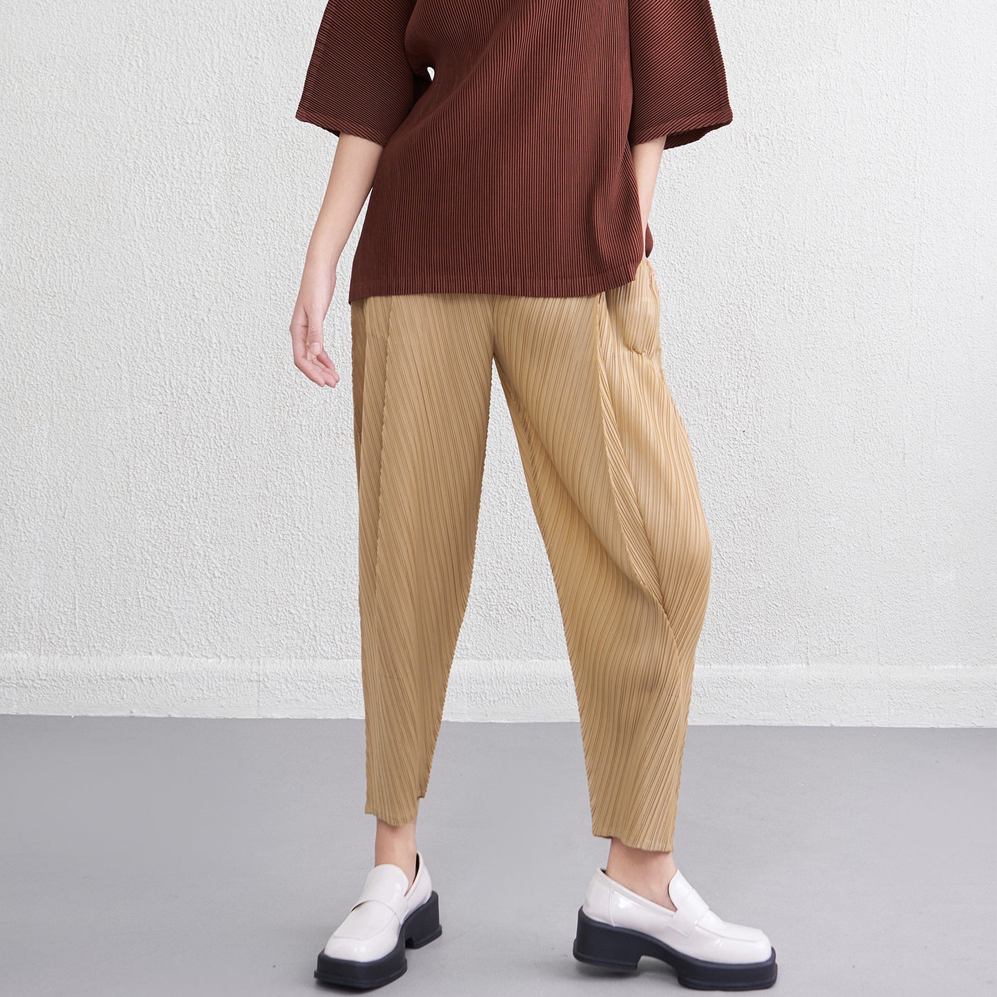 High-Waist Pleated Cropped Pants - Slimming Skinny Trousers