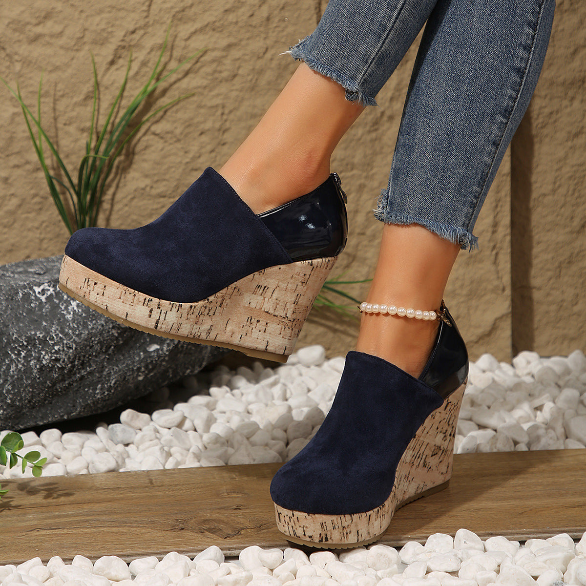 Women's Suede Wedge Heel Shoes with Back Zipper - Round Toe